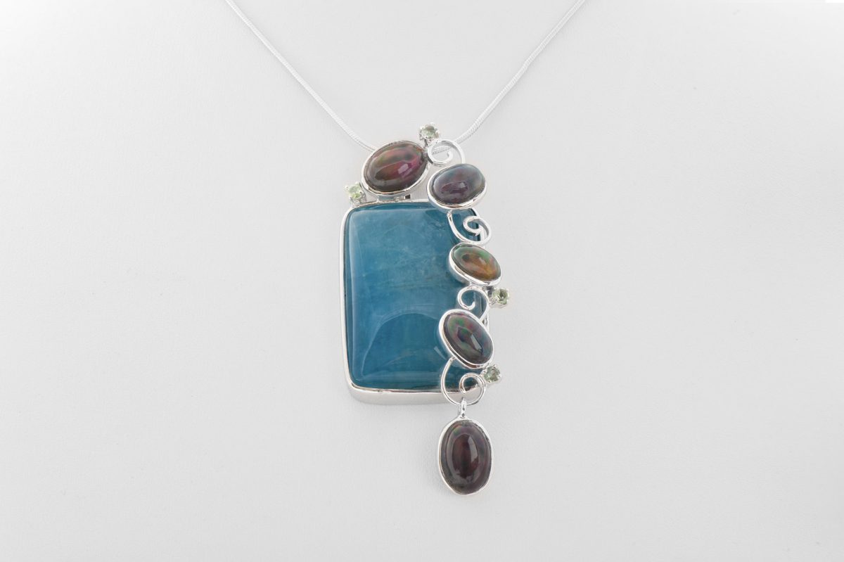 Aquamarin Schwarzer Opal Anhänger mit Kette