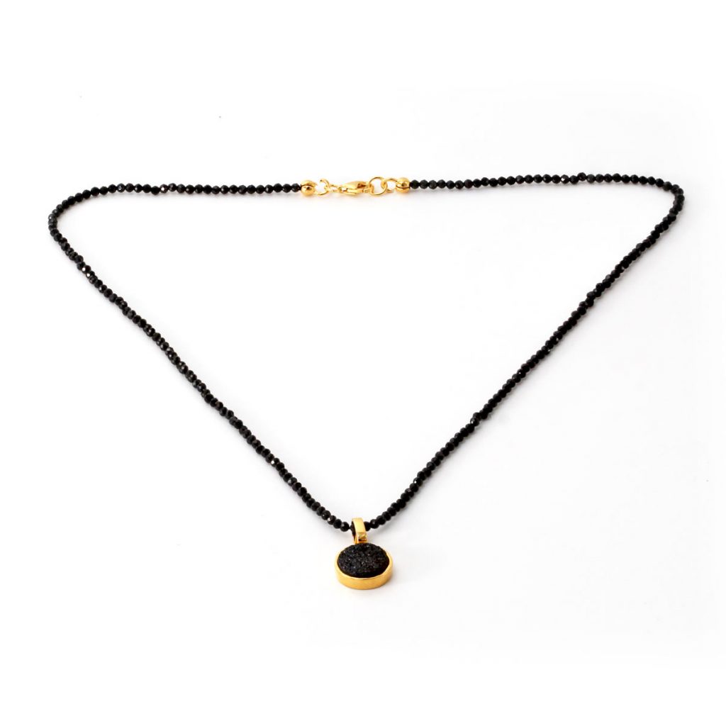 Schwarzer Spinell Kristall-Geode schwarz vergoldet Halskette
