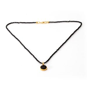 Halskette Schwarzer Spinell & Gold – “Kristall-Geode”