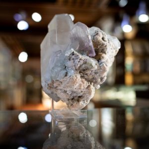 wohnraumgestaltung-kunzit-bergkristall-mineral-afghanistan