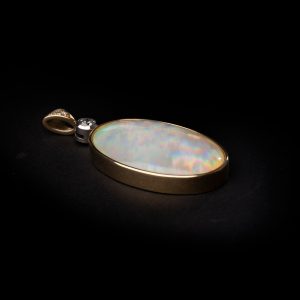 Opal Anhänger 14kt Gold & Diamant – “Noble Treasure”