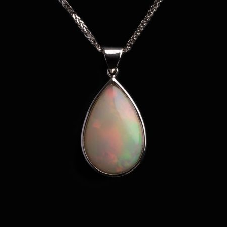 Tropfen-Anhänger Opal in Weißgold – “Adorable”